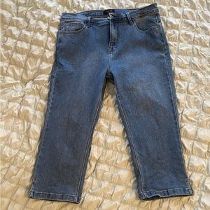 Women’s capri jeans